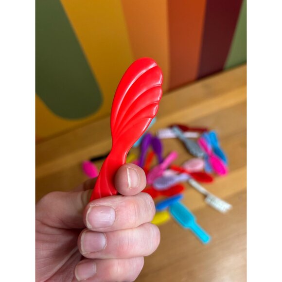 Vintage Y2K Barbie 90s all colours hair brush lot - Picture 2 of 4